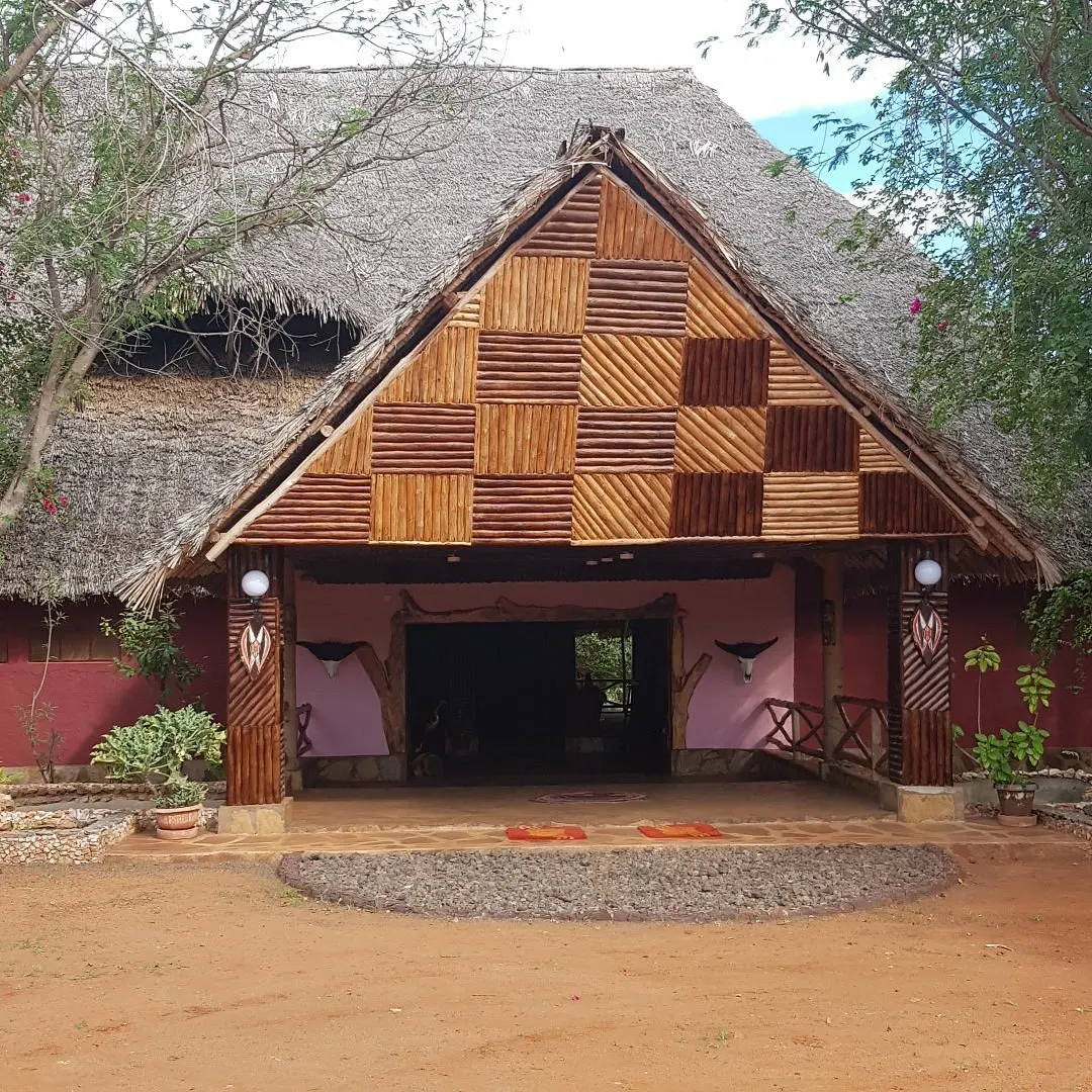 Red Elephant Safari Lodge